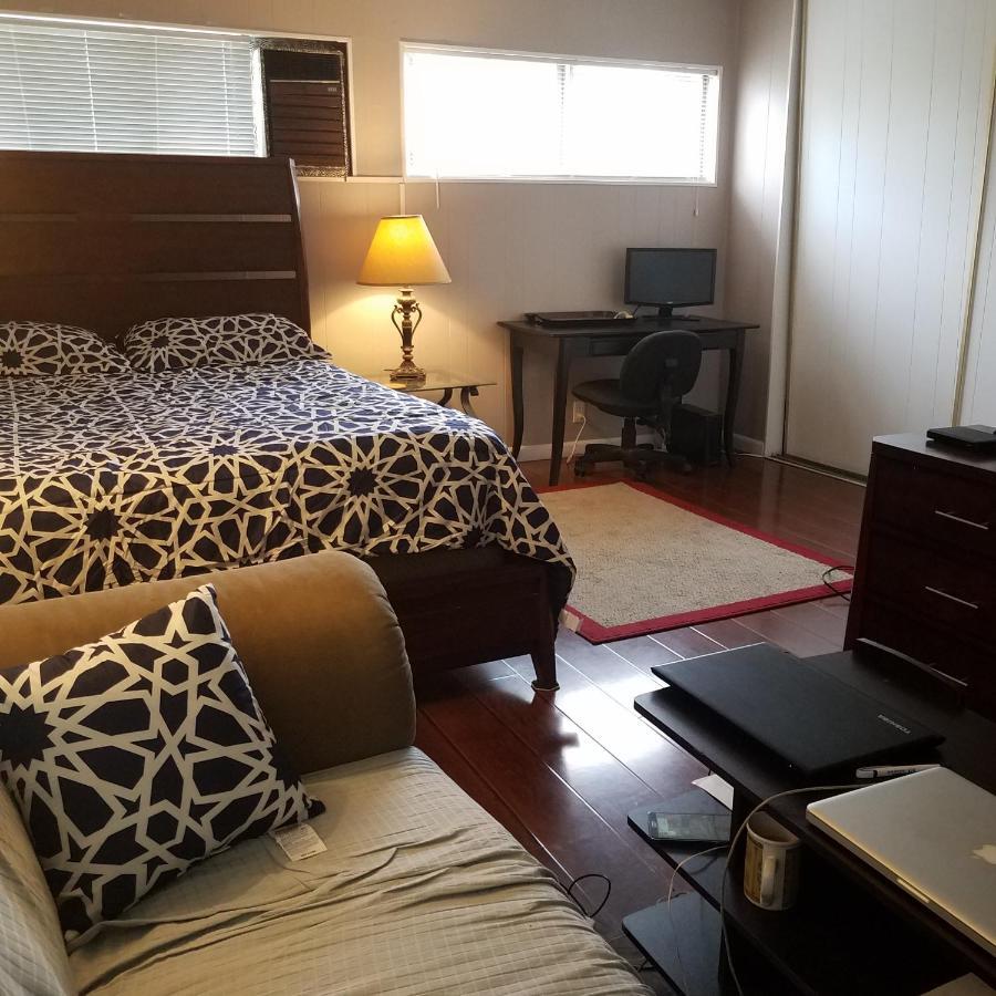 Habitación en casa particular Woodland Hills Priced